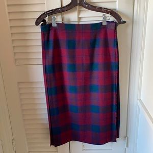 Beautiful vintage ladies  plaid 100 % Scottish wool wrap skirt with pleated back
